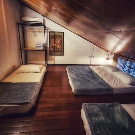 Treehouse Hostel Kuching Extérieur photo